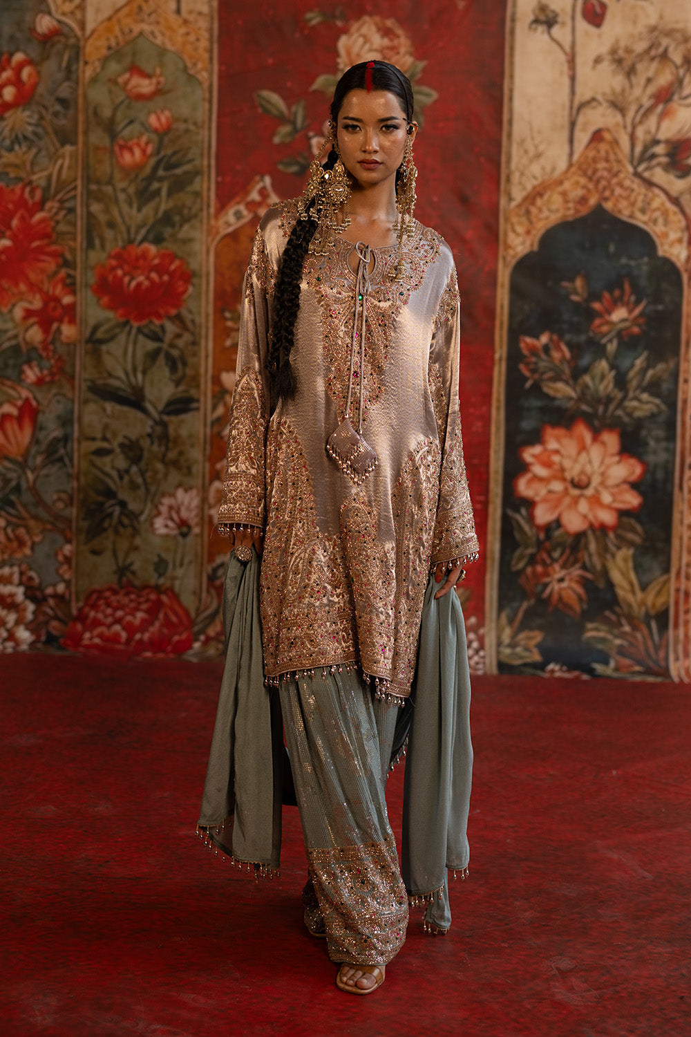 Ivory Banarsi Silk Tissue Kurta Set With Detailed Neckline And Grey Draped Dupatta