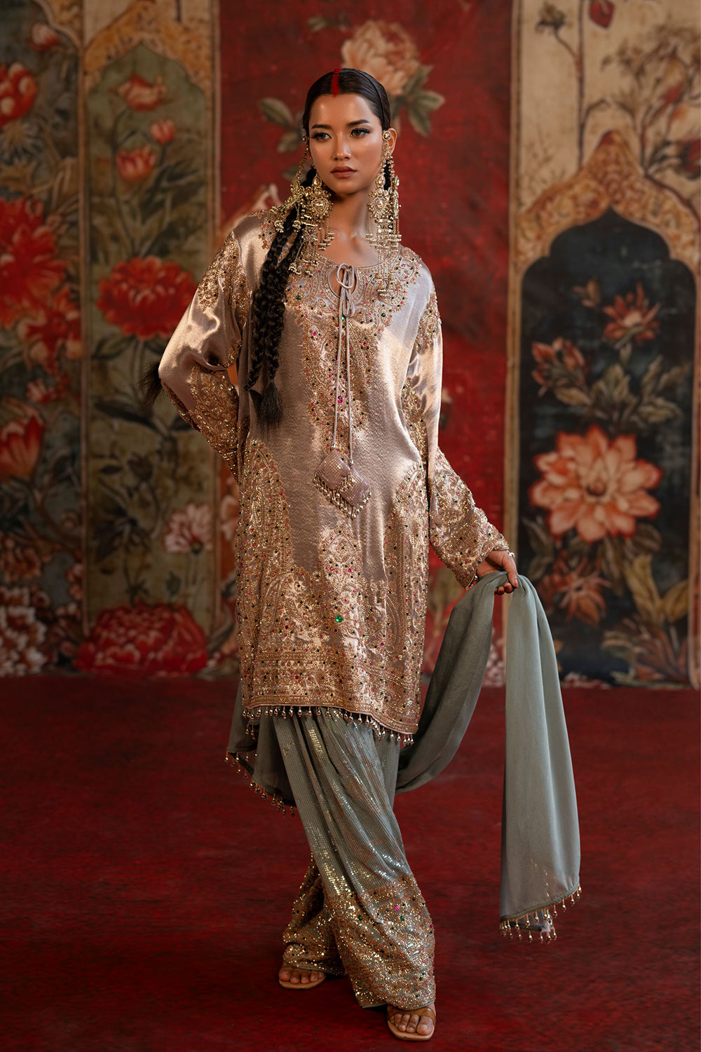 Ivory Banarsi Silk Tissue Kurta Set With Detailed Neckline And Grey Draped Dupatta