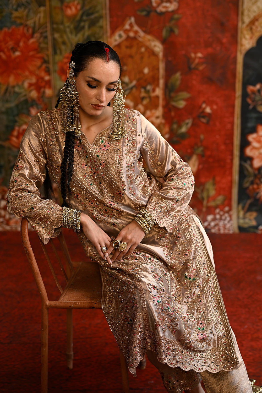 Ivory Banarsi Silk Tissue Kurta Set With Floral Detailing And Statement Border Dupatta