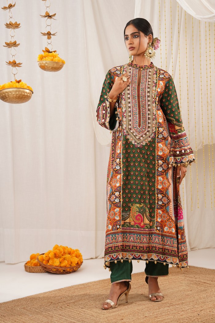 Luxurious Green Crepe Suit Festive Accents - Riwayat