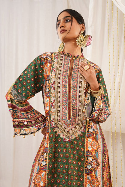 Luxurious Green Crepe Suit Festive Accents - Riwayat