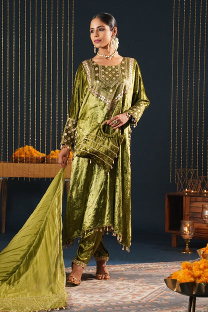 Pista Green Velvet Choga Suit Set with Potli – Jashn-E-Rang