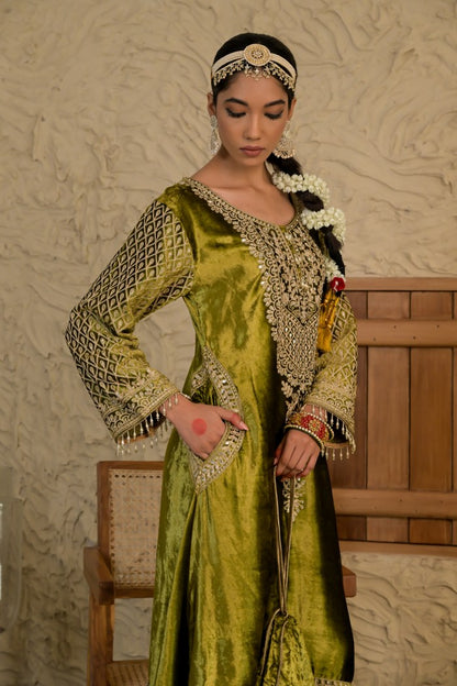 Sophisticated Olive Green Velvet Suit with Embellished Dupatta – Noor Wedding Edit