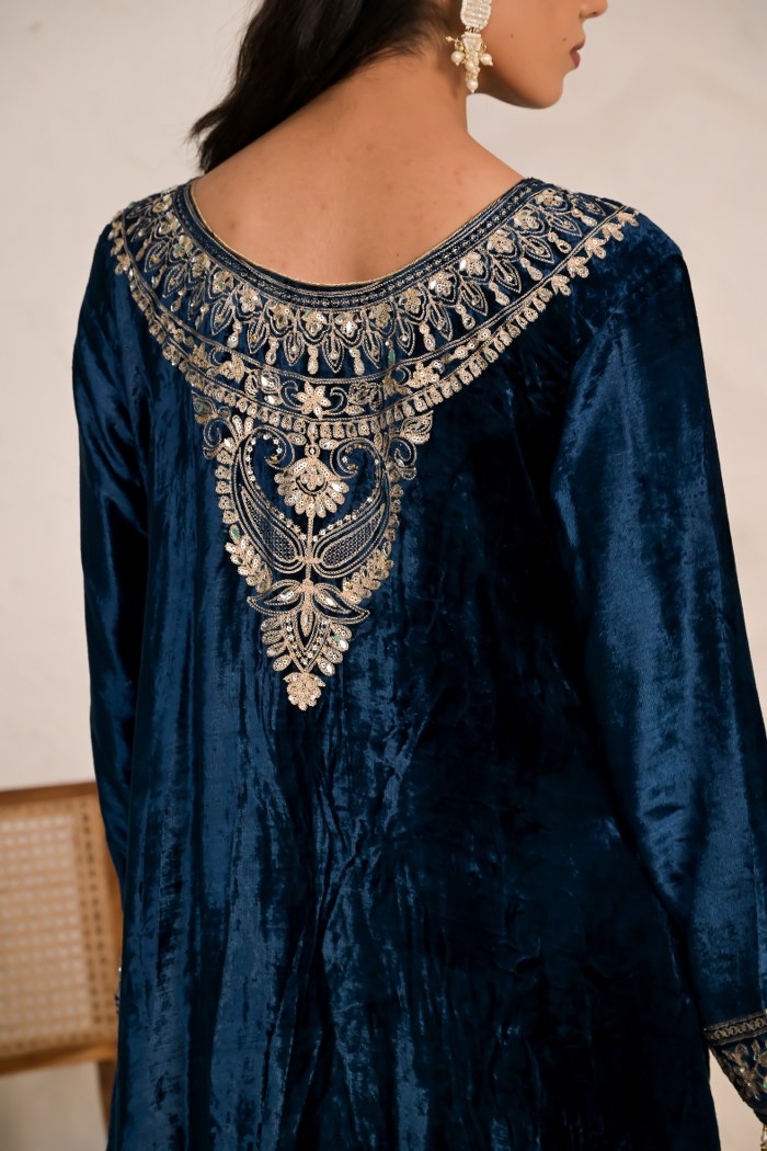 Chic Dark Blue Velvet Suit with Embroidered Dupatta – Noor Wedding Edit