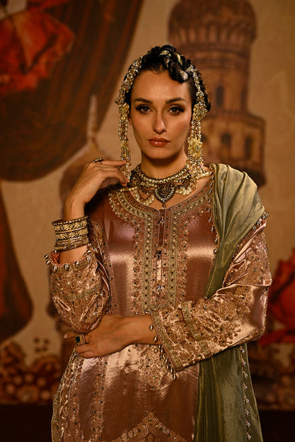 Champagne Banarsi Silk Tissue Kurta Set With Embroidered Front And Sage Green Dupatta
