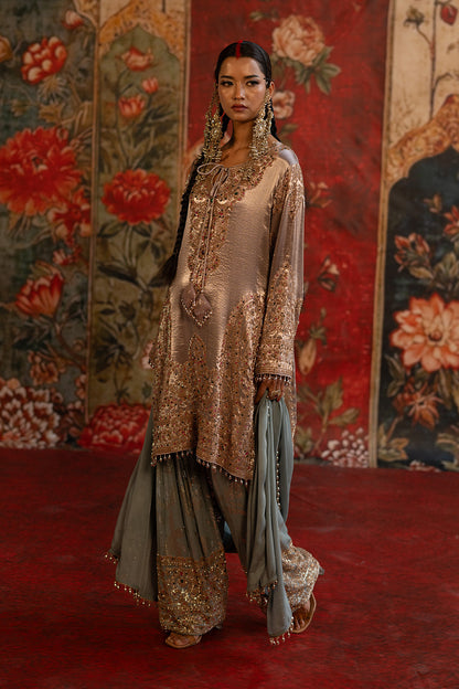 Ivory Banarsi Silk Tissue Kurta Set With Detailed Neckline And Grey Draped Dupatta