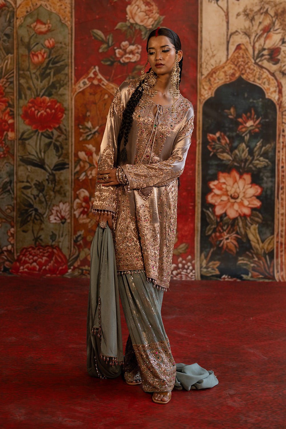 Ivory Banarsi Silk Tissue Kurta Set With Detailed Neckline And Grey Draped Dupatta