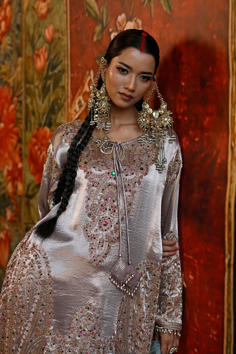 Ivory Banarsi Silk Tissue Kurta Set With Detailed Neckline And Grey Draped Dupatta