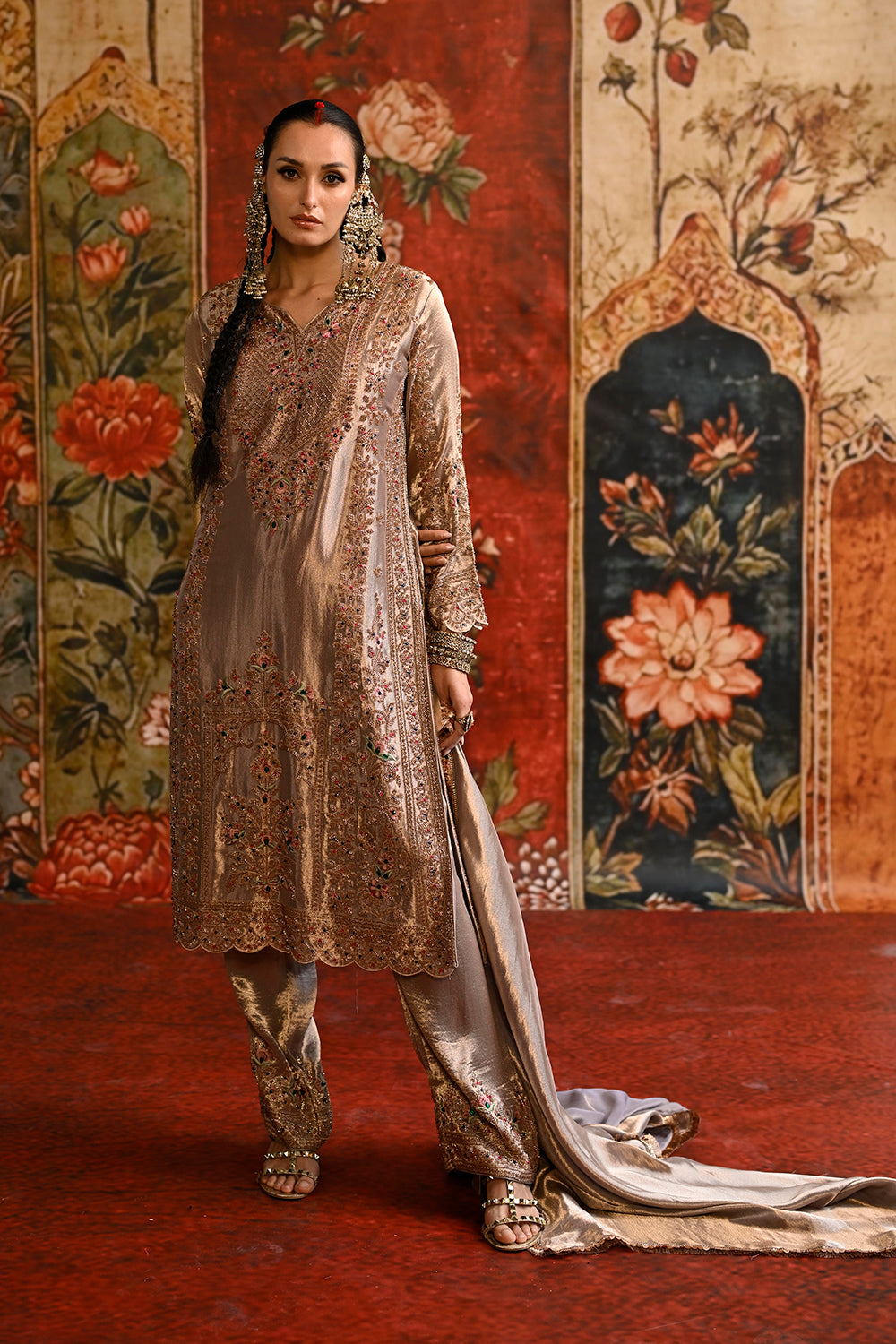 Ivory Banarsi Silk Tissue Kurta Set With Floral Detailing And Statement Border Dupatta