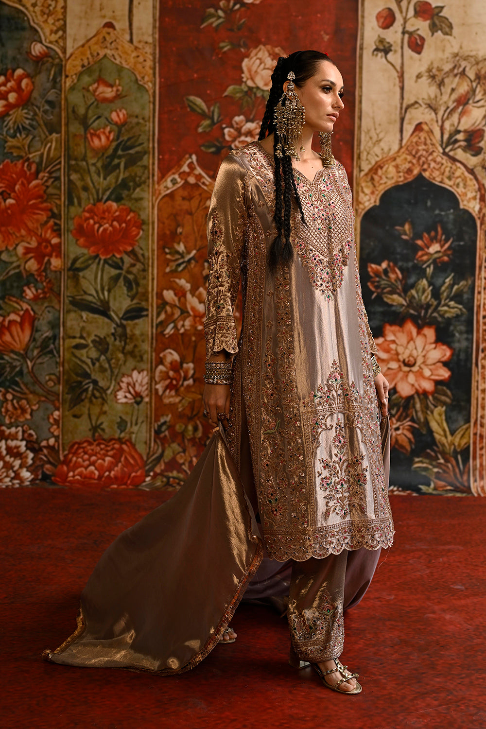 Ivory Banarsi Silk Tissue Kurta Set With Floral Detailing And Statement Border Dupatta