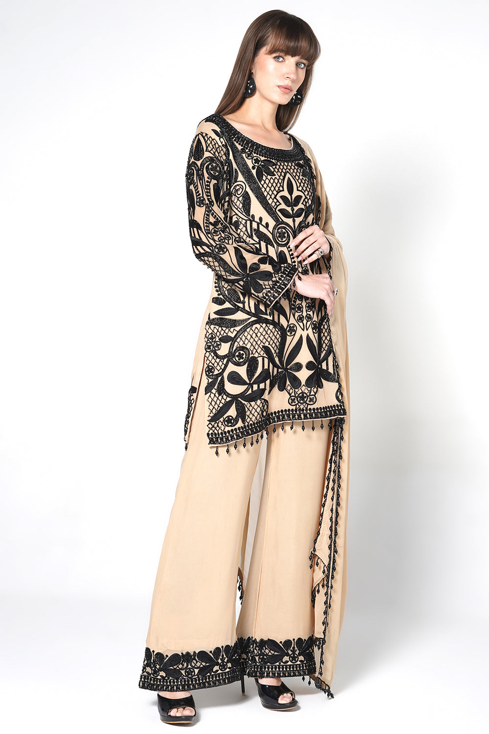 Ornate Floral Cream Kurta Set With Embroidery And Scalloped Borders