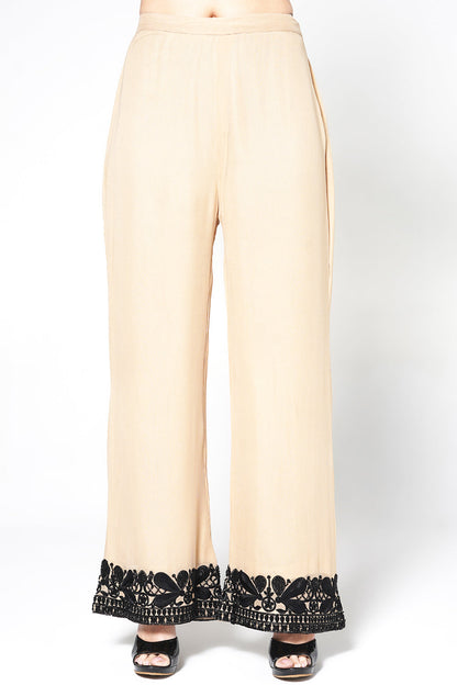 Ornate Floral Cream Kurta Set With Embroidery And Scalloped Borders